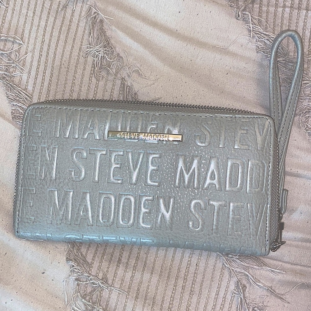 NEW & NEVER USED STEVE MADDEN HAND WALLET